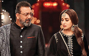 A still from Kalank ft. Sanjay Dutt and Alia Bhatt